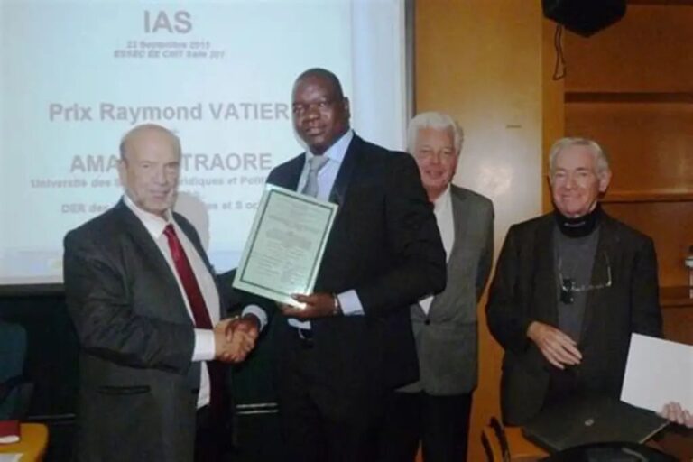 Remise du Prix Raymond Vatier lors d’une cérémonie à l’ESSEC